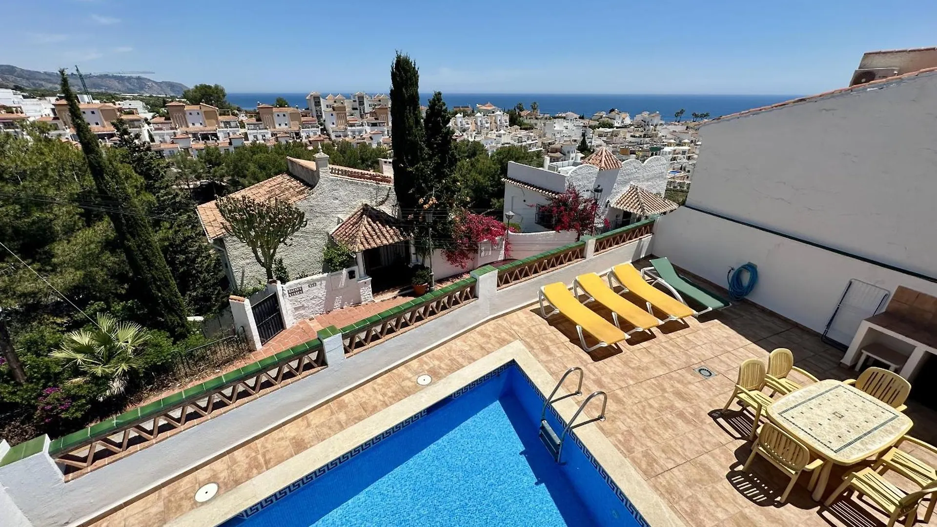 R1384 Casa Cleo Villa Nerja 0*,  Spanje